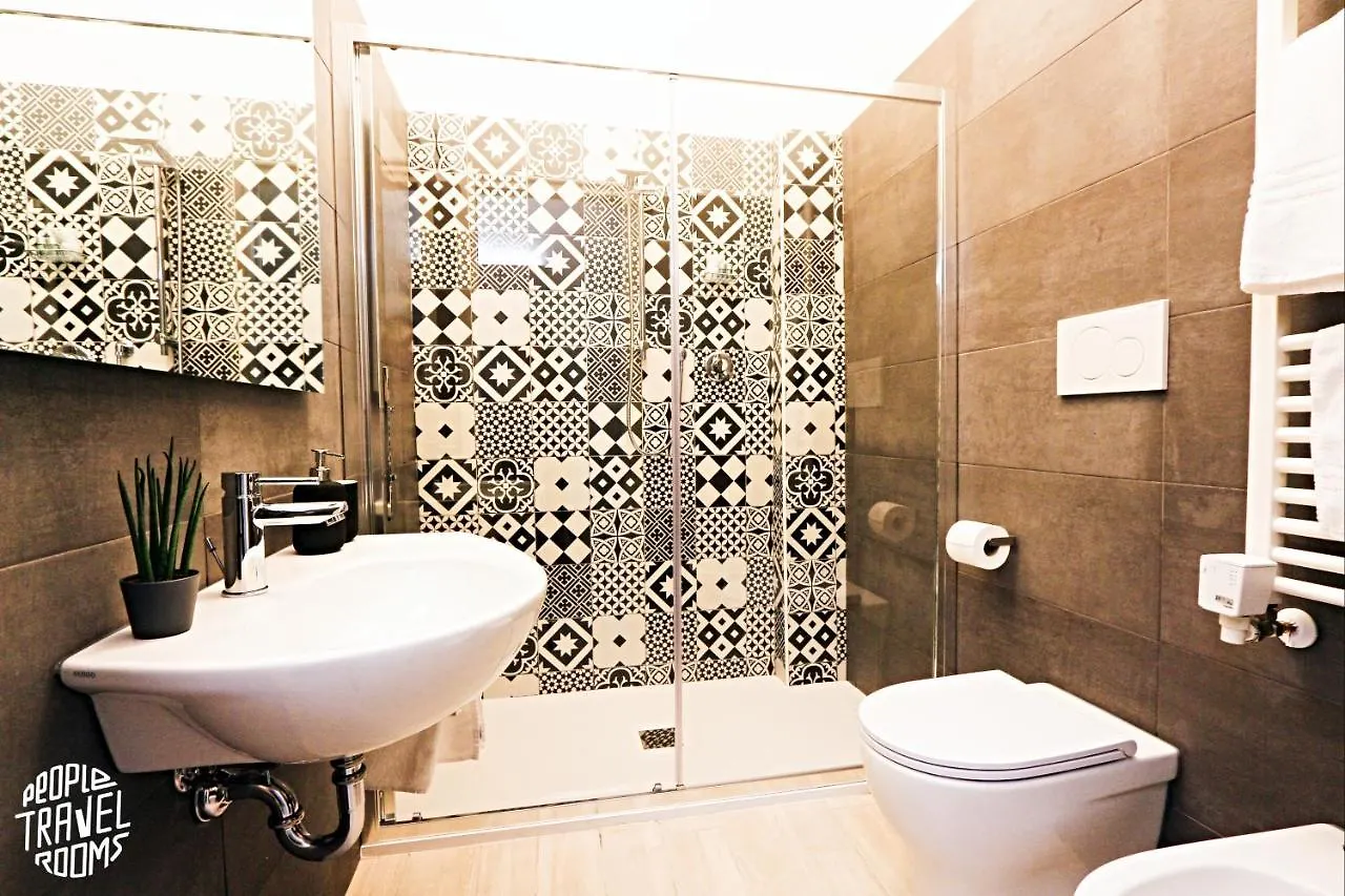 People Travel Rooms Bologne